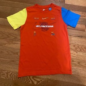 Nike boys tee size medium
